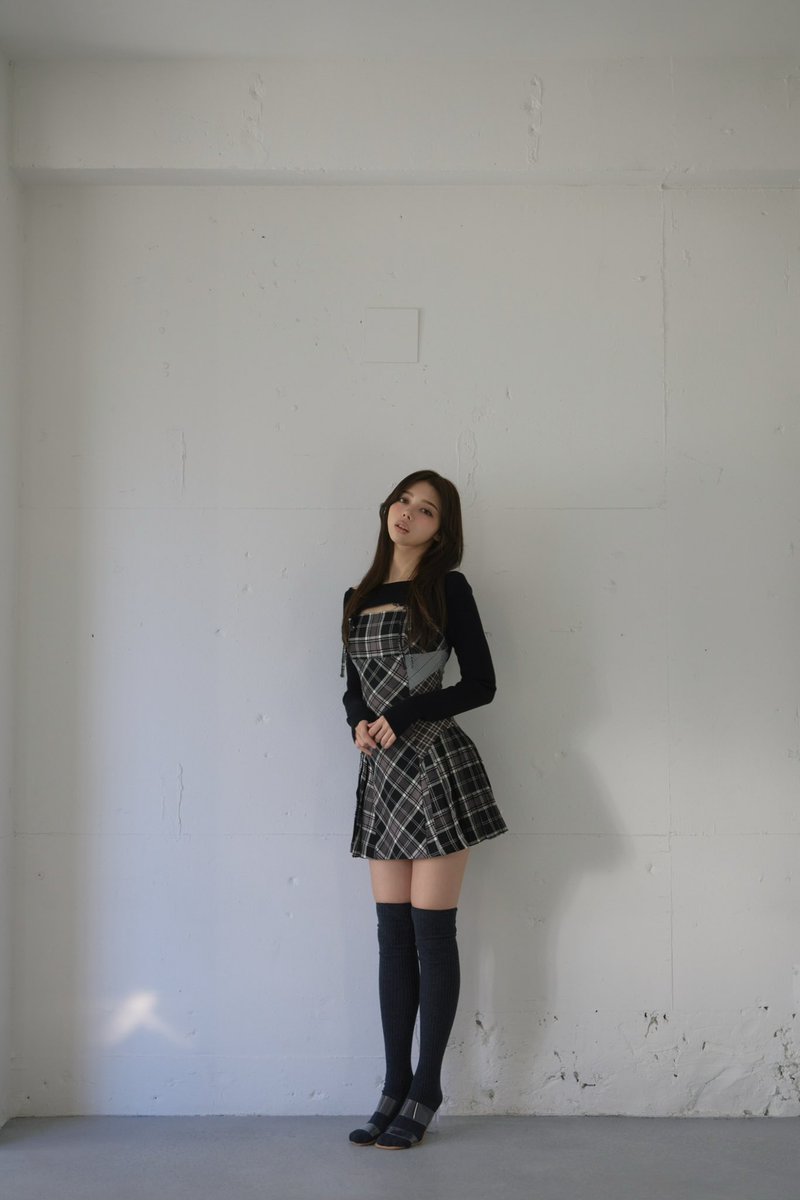 Nadia check pleats mini dress color beige/black ¥17,600-tax in