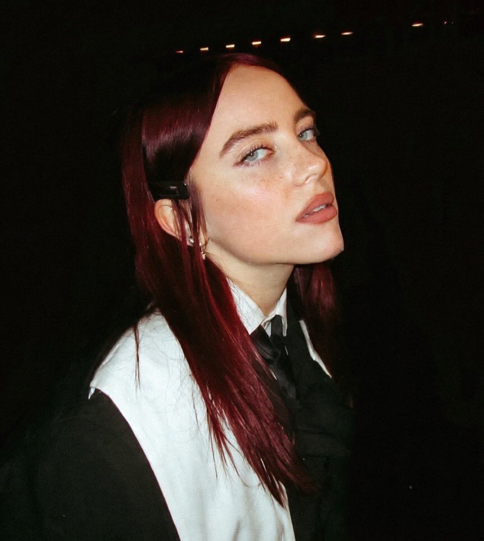 ʙʟᴜʀʀʏ tweet media