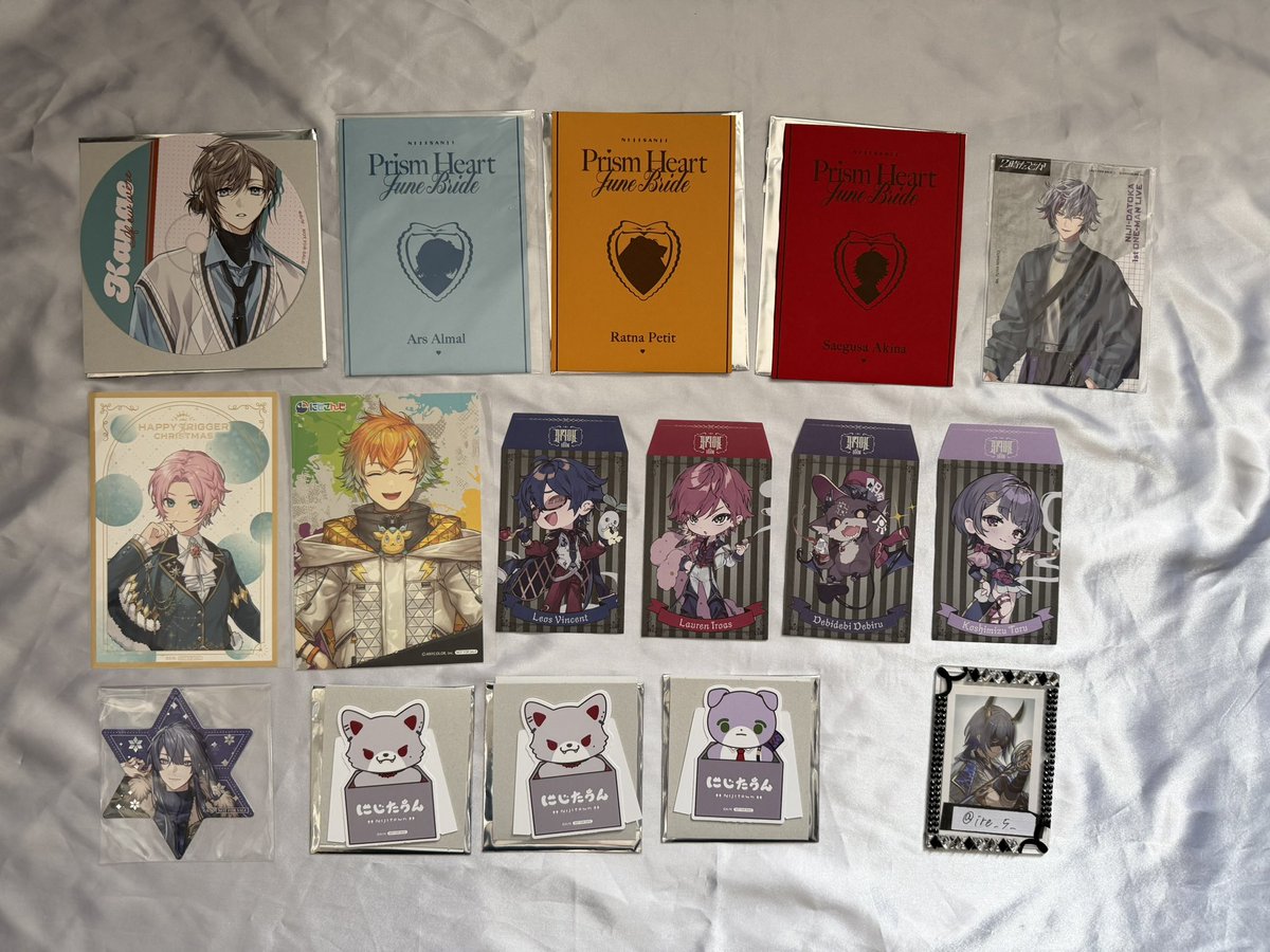 ire_5_'s tweet photo. [買取・譲渡] にじさんじ グッズ チェキ カード ステッカー ポスカ 特典 

譲 画像のもの

求 定価＋送料 (特典類は希望額のご提示お願いいたします)

郵送にて可能な方いましたらお声がけお願いいたします。
#にじさんじグッズ買取 https://t.co/tib8sSDD2T
