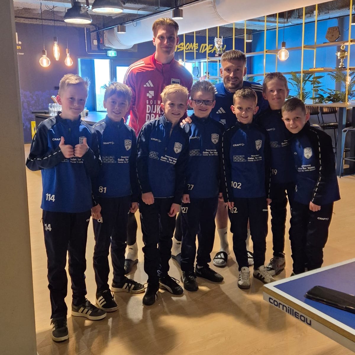 vvSEH's tweet photo. 💙🩶SEH JO9-1 bezoekt Cambuur Leeuwarden: 'Cambuur heeft er in ieder geval weer tien nieuwe fans bij!'

Dank @SCCambuurLwd en @ArddeGraaf!

#camdor #kkd #trots #plezier #activiteiten #wijzijnseh https://t.co/w0x7nQ0kLf