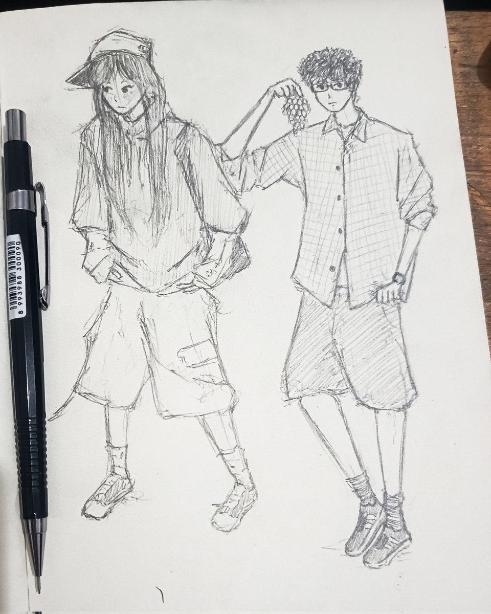 Lupiyummy's tweet photo. It is exam week, but as you can guess, the urge to draw is somehow way higher than the urge to study. At this point, holding a pencil and sketchbook feels a lot more entertaining than staring at that fagin much slides.

#sketchdaily #art #pose #smallartist #pencil https://t.co/ibY3bcd0iN
