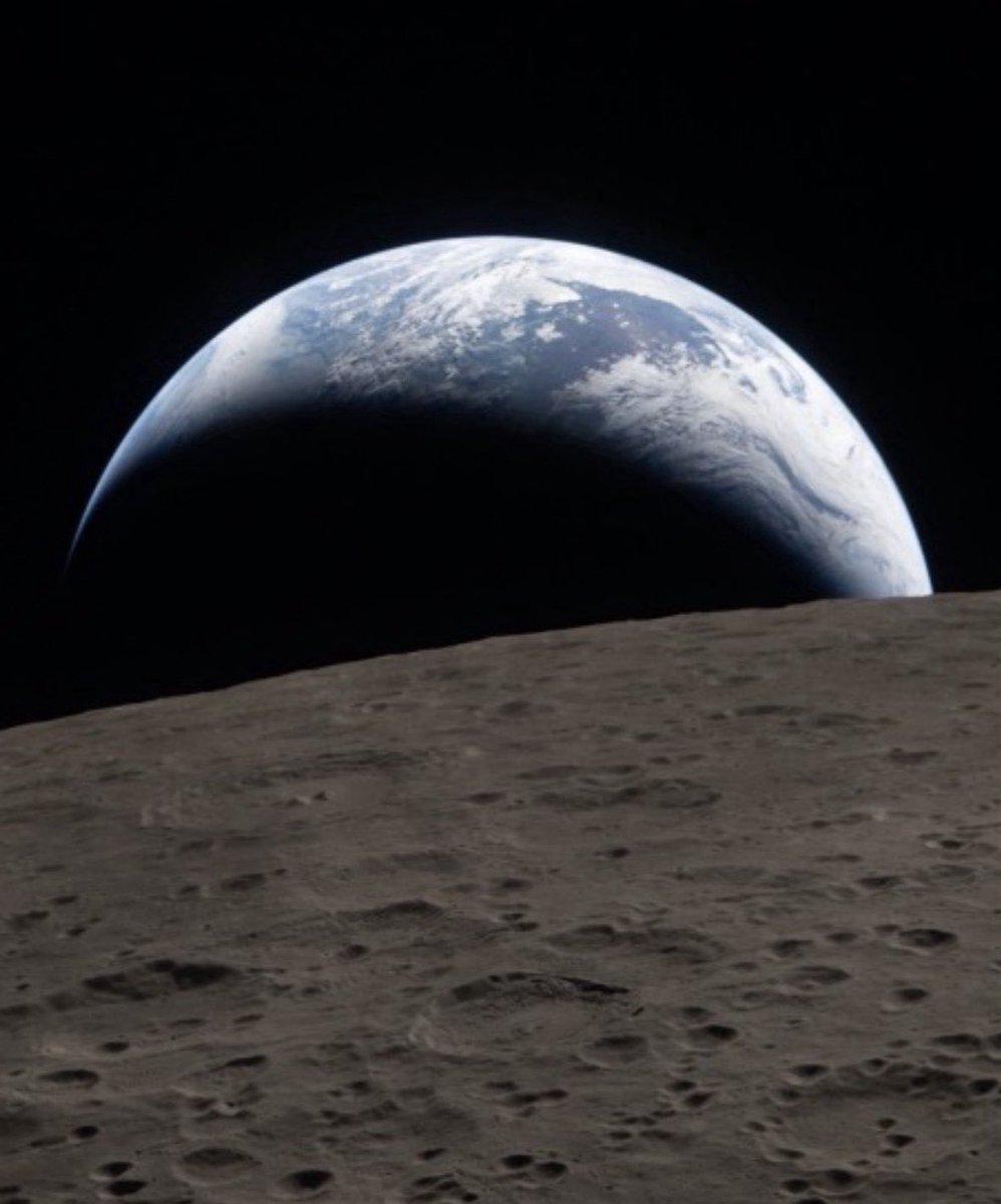 mathsboi42's tweet image. Earthset (Artemis II) vs Earthset (Apollo 15)