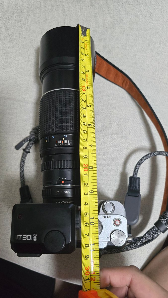 มุมหน้าประตูบ้าน อยู่ชั้นล่าง และมีสวนประดับ tweet media