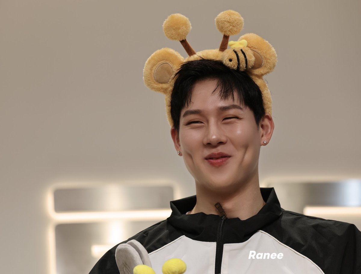 hOneyBee tweet media