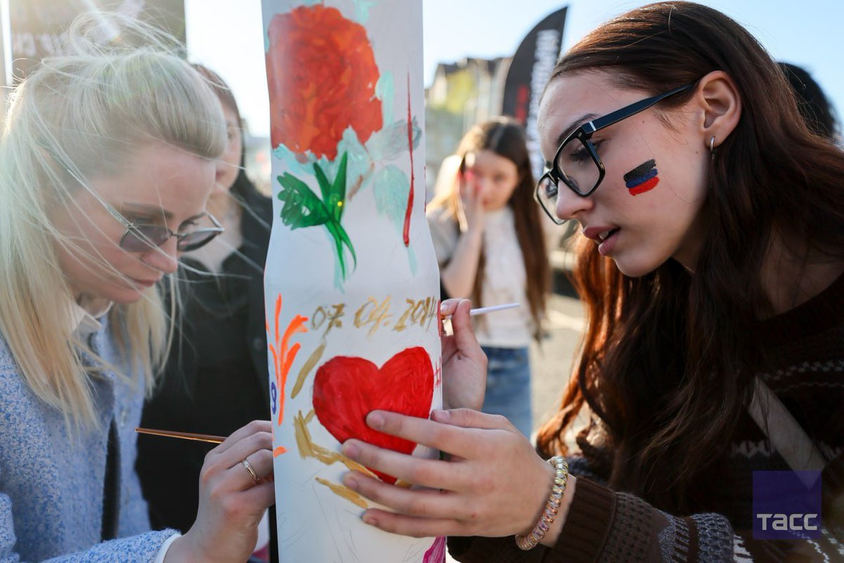 Eliseevanews's tweet image. 🇷🇺 Donetsk celebrated the Day of the Proclamation of Independence of the DPR today. Events marked the anniversary of this significant historical milestone for the republic. 🎉

#Donetsk #DPR #IndependenceDay #Russia #History #Celebration