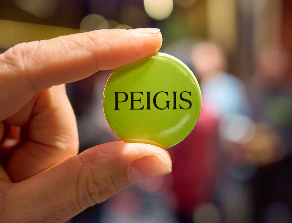 Entreacte_'s tweet photo. 🏆Per què és necessari el periodisme cultural?

En un ecosistema mediàtic cada cop més subordinat a la promoció i l’impacte immediat, el @PremiPeigis reivindica la professió amb valors militants com @desbordat.

✍️ @xpardo 
👉 https://t.co/oE3w8dYMWL https://t.co/8AxPXnCeeK