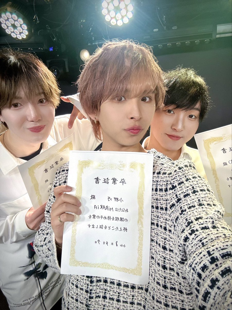 AzLAND_Takumi's tweet image. 4/7🎪

本日のMiRARIAイベントに来てくれたみんな今日もほんまにありがとう😭

なんか最後って思うとめっちゃくるものがあって、みんなの笑った顔が今日も見れてほんまに幸せでした☆

俺を見つけてくれて、出逢ってくれてほんまにありがとう♡

これからも全力たくみでいくからずっと見ててね💕︎