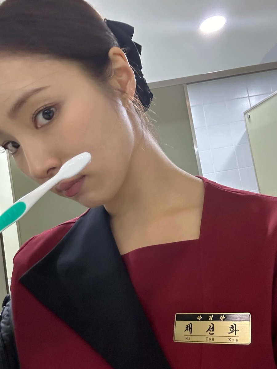 saekyeongzip's tweet photo. 260407 #신세경 인스타그램 업데이트
양치하는 선화🪥 https://t.co/Pod0N5UGaA
