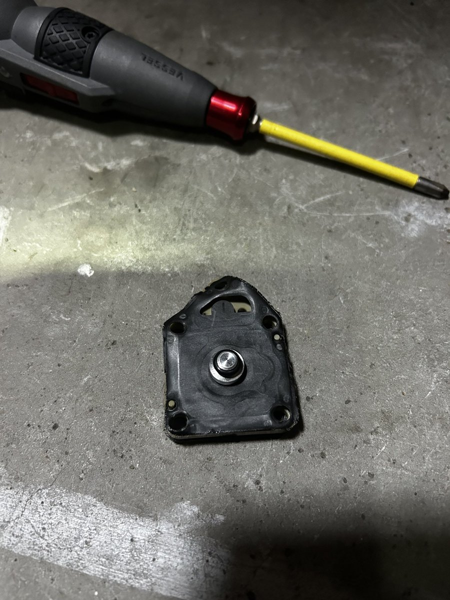 やっぱ漏れた😅
部品変えたけど、
パッキンの形状が全然ちゃうわ
これで漏れないといいけど