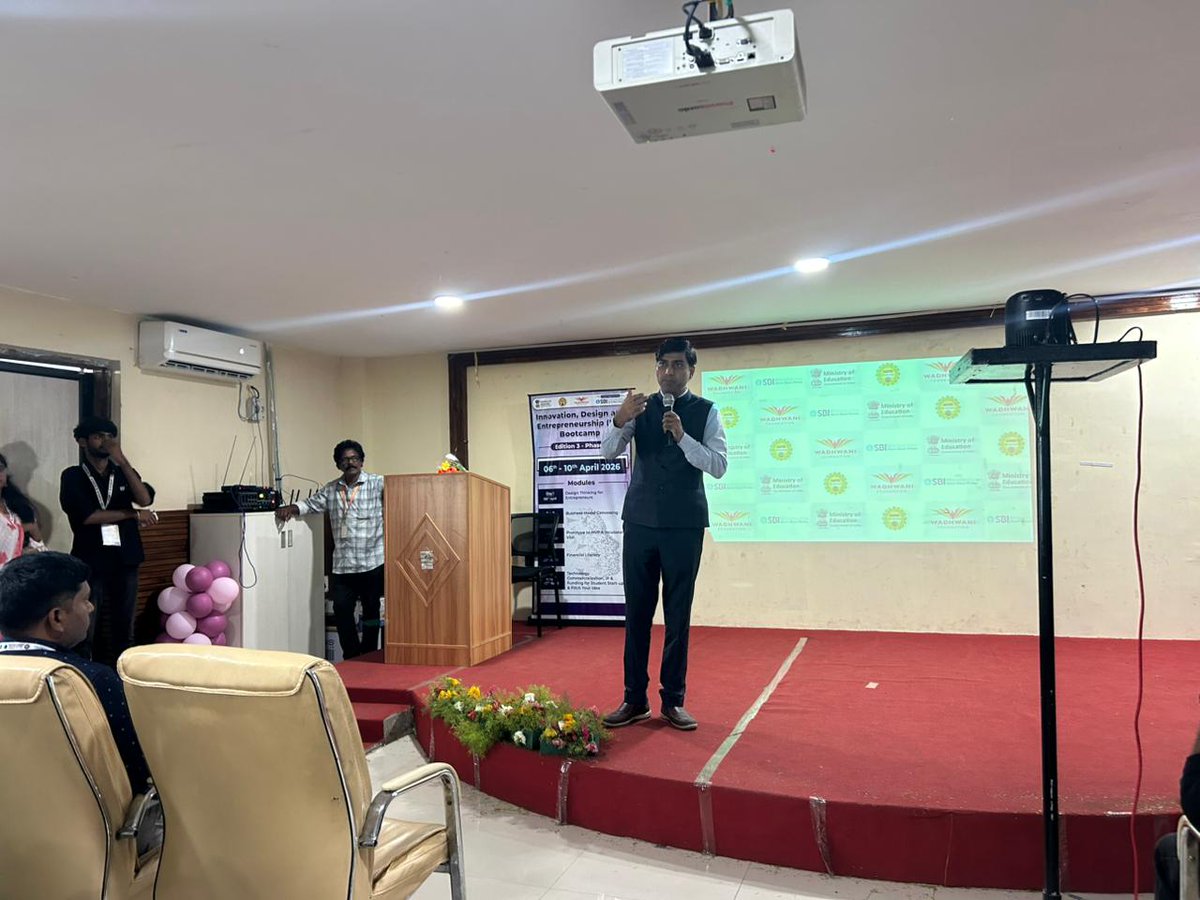 svpcetputtur's tweet photo. #IDEBootcamp 2026
Proud moment for #SVPP Puttur, A.P !
Visited by Sri Pradeep Dhage ji, AID, MoE-IC

@narendramodi  @PMOIndia  @EduMinOfIndia  @mhrd_innovation  @dpradhanbjp  @PIBHRD @SITHARAMtg  @abhayjere  @ms_aicte  @AICTE_INDIA  @wadhwanif  @pradeepdhage https://t.co/dorogWwoAl