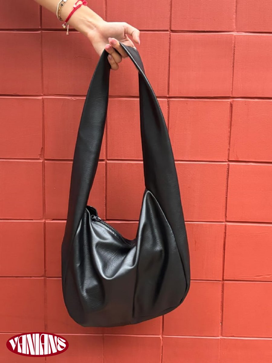 BureauModern's tweet photo. VANIANS 🇨🇴 @vanians.co

Essential Bag

Descripción: Vanians nace de una búsqueda personal, encontrar un bolso que realmente refleja un estilo personalizado. Al no encontrar uno que cumpliera con los gustos en diseño, calidad y funcionalidad, se crea algo original. https://t.co/qVtc7pMyJi