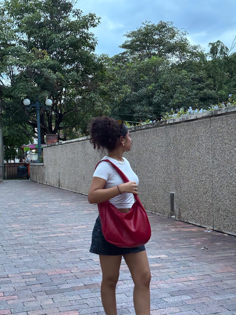 BureauModern's tweet photo. VANIANS 🇨🇴 @vanians.co

Essential Bag

Descripción: Vanians nace de una búsqueda personal, encontrar un bolso que realmente refleja un estilo personalizado. Al no encontrar uno que cumpliera con los gustos en diseño, calidad y funcionalidad, se crea algo original. https://t.co/qVtc7pMyJi