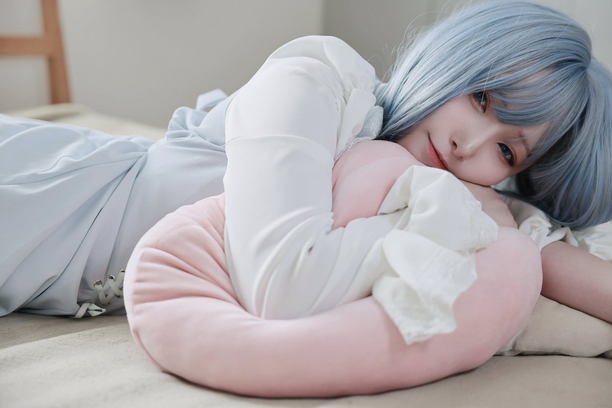 よあけ tweet media