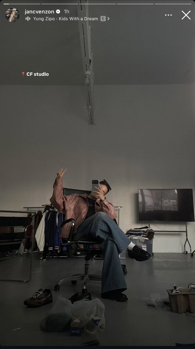 charlotte’s new instagram story update 

📍CF studio

link: instagram.com/stories/jancve…