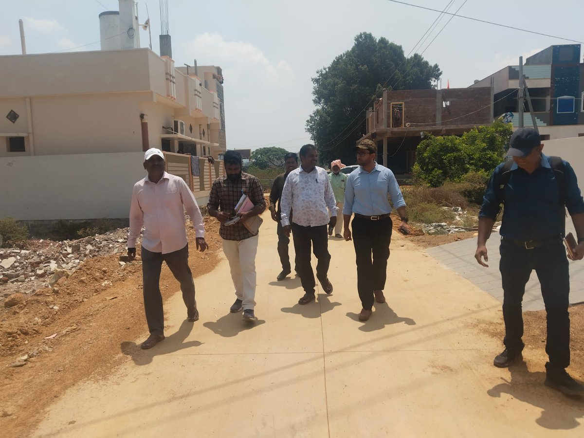MC_Khammam's tweet photo. Not just reviewing files, but roads on the ground!
Commissioner Abhishek Augustya IAS garu inspects Division–1 works, driving quality and accountability.
#FieldFirst #UrbanProgress
#ProgressInAction #UrbanDevelopment.
.
.
@TelanganaCMO @Collector_KMM @cdmatelangana @TelanganaCS
@revanth_anumula @INC_Ponguleti @Tummala_INC @Bhatti_Mallu
@_augustya @tksreedevi
@cdmatelangana @PrlsecyMAUD
@SwachhBharatGov @SBMU_Telangana @tgmepma
@TelanganaCMO
@SwachhBharatGov @SwachhBharat @MoHUA_India @tksreedevi @cdmatelangana @TelanganaCMO @RoopaMishra77