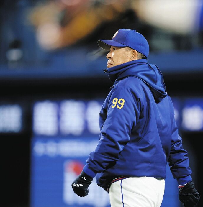 gnomotoke's tweet photo. 中日・井上監督、「何でや、と」金丸に厳しい言葉…一挙4失点に「ボール自体は多分悪くはなかった。でも、畳みかけられた。原因は何か。もう1回、見つめ直すべき」 https://t.co/z6hO2Nh1wQ

井上督は4回に4失点で逆転を許した先発・金丸夢斗投手について「何でや、と」と厳しい言葉を投げかけた。 https://t.co/AXjyVHjIek