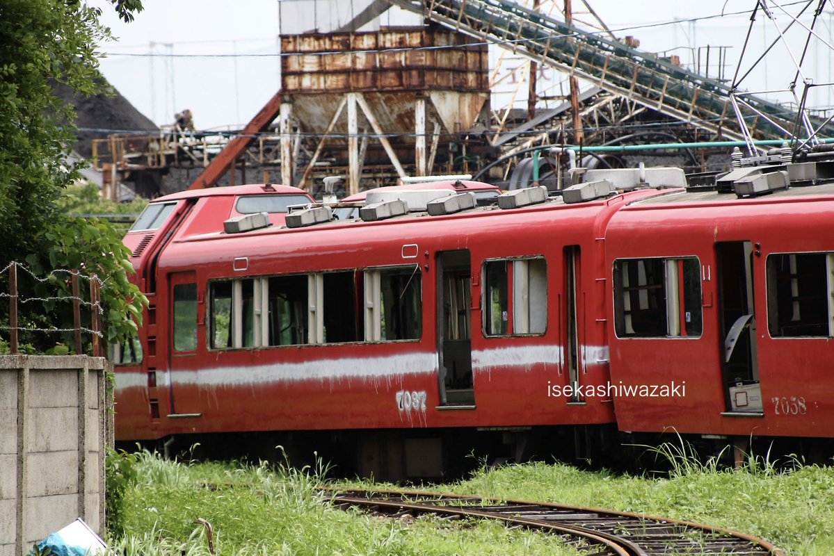 イセカシ tweet media