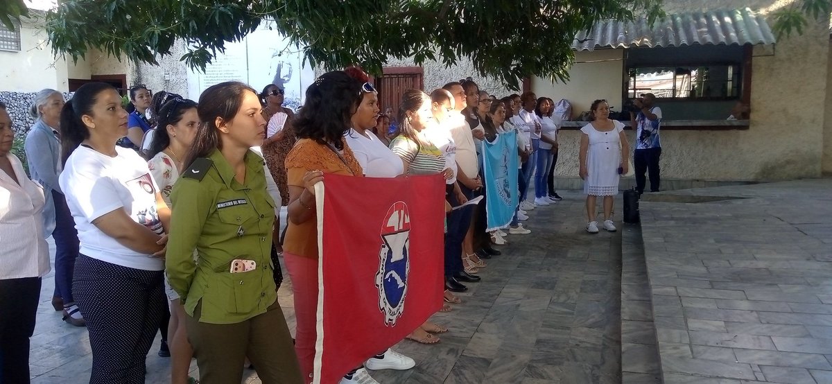 LaMerodeCuba's tweet photo. #IslaDeLaJuventud 
Las mujeres pineras recordamos a nuestra eterna #Vilma en su cumpleaños 96 y alzamos las voces en rechazo al recrudecimiento del bloqueo, más unidas que nunca.
#SentirPinero
#MujeresEnRevolución https://t.co/qt3hRnYmZX