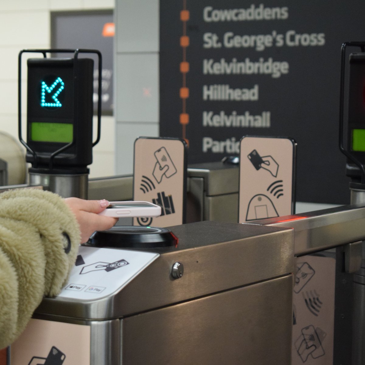 GlasgowSubway's tweet image. Contactless travel is now live throughout your Subway 🤩 

Just tap &amp;amp; go, travel made even simpler! 

#GlasgowSubway #Contactless