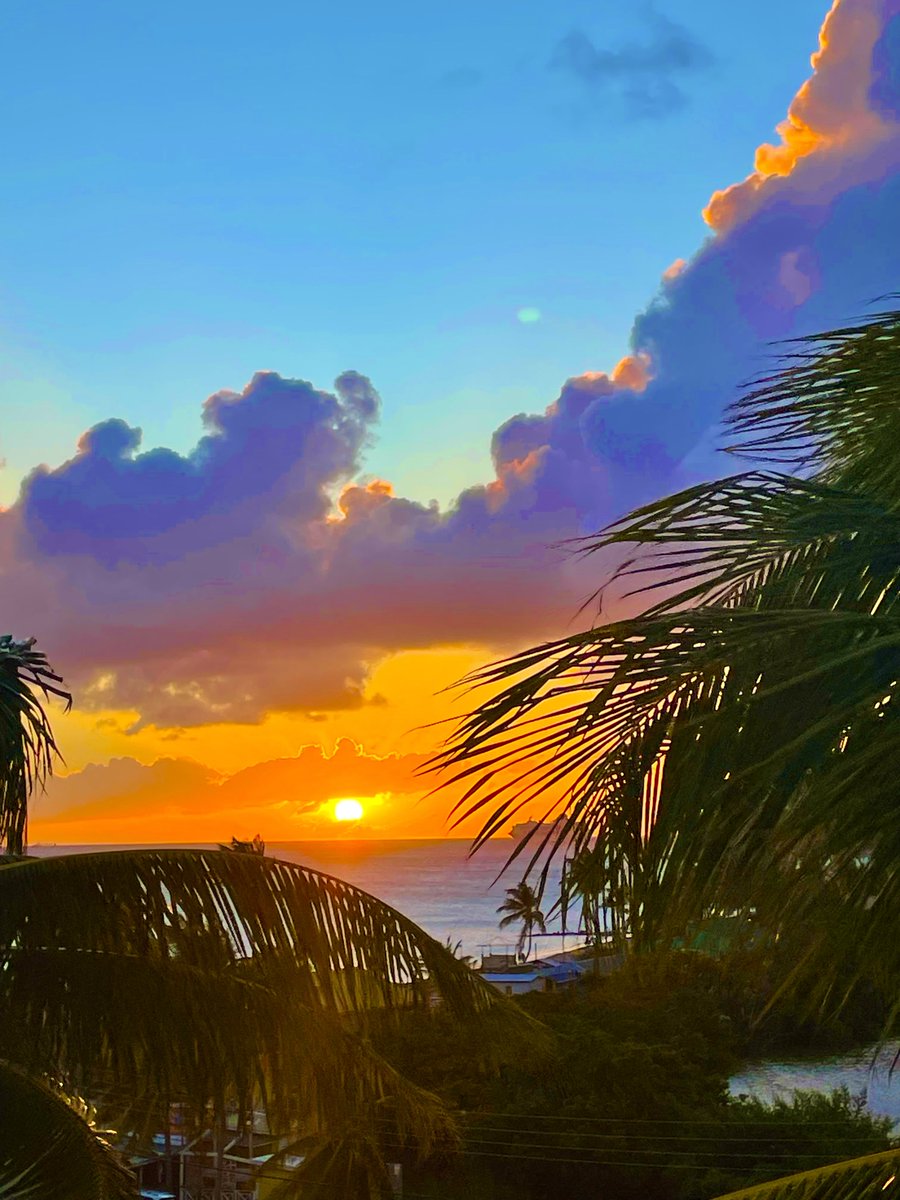 TimothyBeachRes's tweet photo. Golden hour... golden memories. Join us! https://t.co/IMzlNkXB86