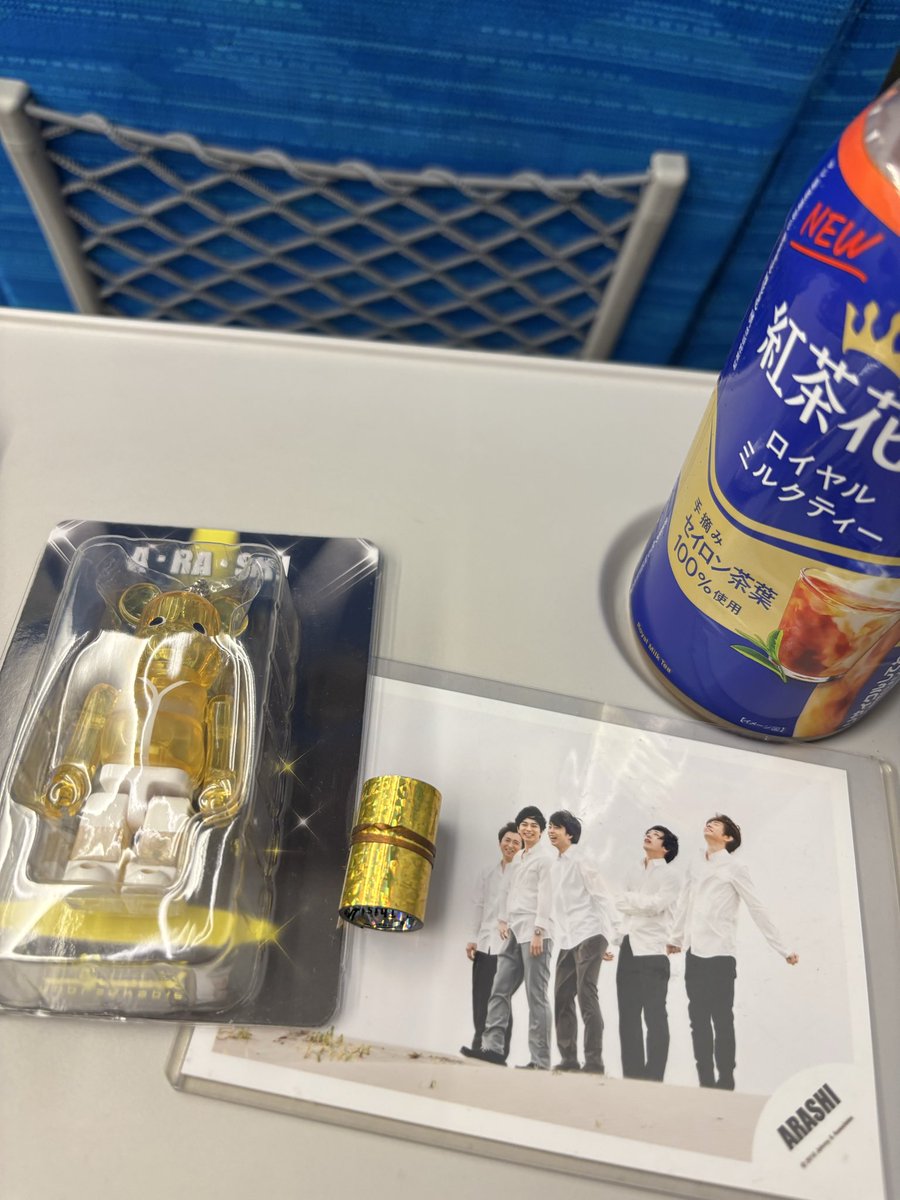 kr_6818's tweet photo. 大曽根駅方面の橋のところでこそっと銀テ譲っていただいたお姉様2人本当にありがとうございます😭😭
一生の思い出と嵐ファンの優しさに大感謝😭🙏🏻 https://t.co/mg7Usn3Z7r