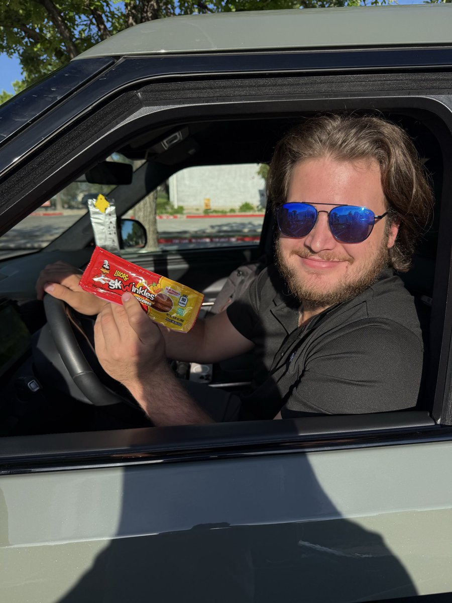 TheCandyManATX's tweet image. Had a solid talk with .@BryceGarrett32 about EVs and how they’ve changed our lives.
It’s bigger than transportation — it’s a whole new way of thinking.
And of course… The Candy Man came through 🍬⚡️ #evlife #atx #texas #future