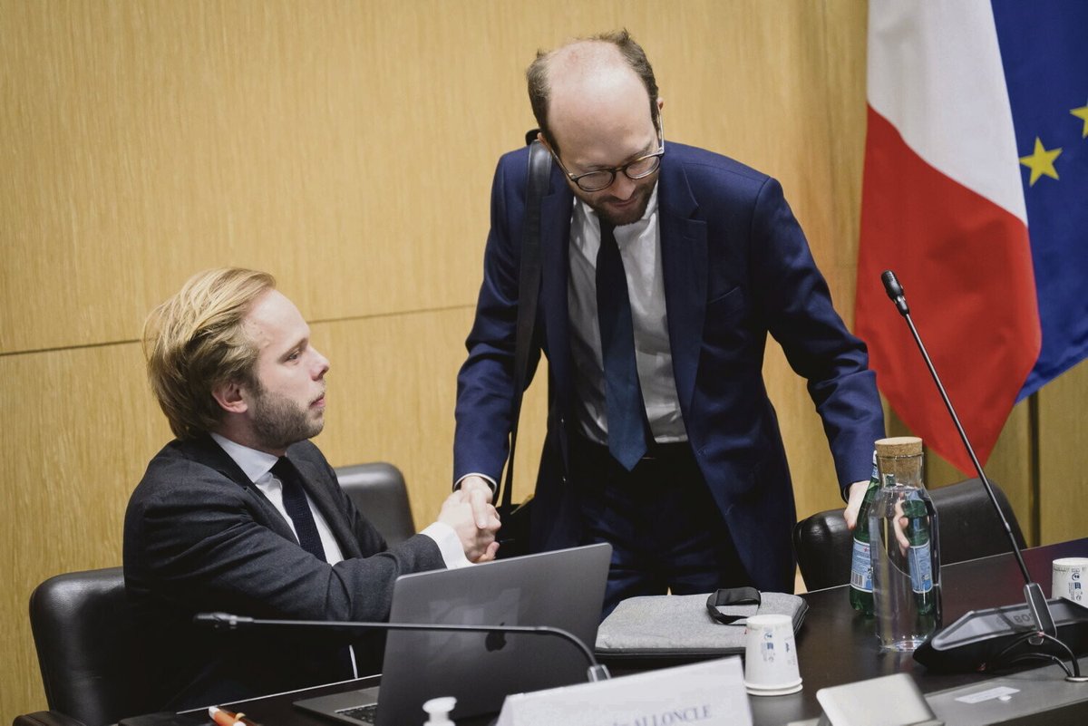 humanite_fr's tweet photo. Procès maccarthystes, tweets douteux et tapis rouge à Bolloré… ce qu’il faut retenir de la commission d’enquête sur l’audiovisuel public 

➡️ https://t.co/K3pOBssrnX https://t.co/tf7ElXSlcQ