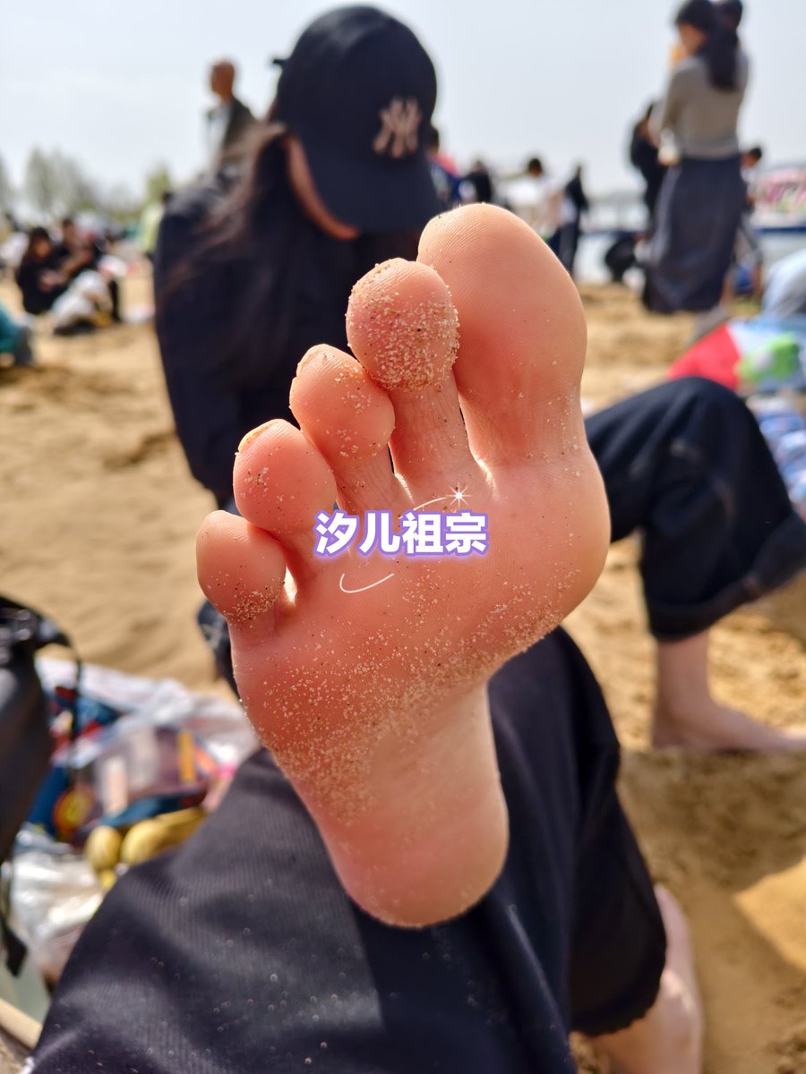 qlnvshen's tweet photo. 畜生东西！祖宗我的脚底才是你的归宿。别犹豫了爬过来当狗吧。 https://t.co/xKAxladZHD