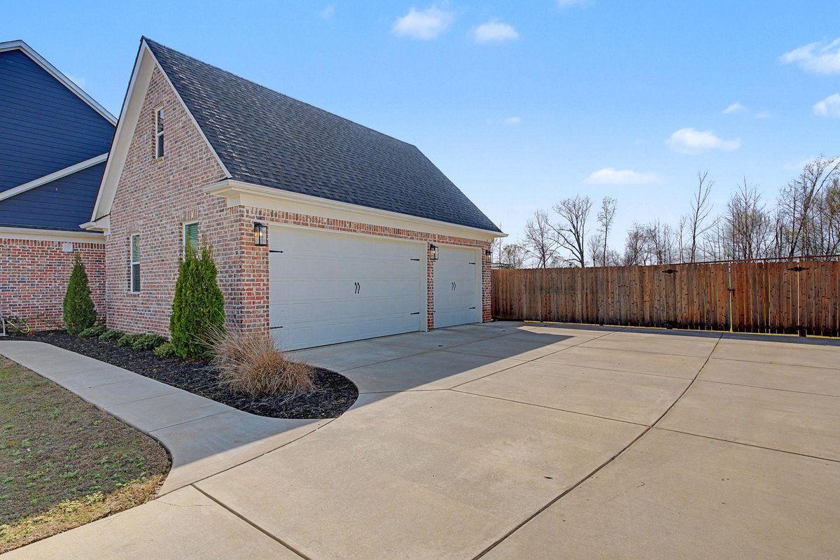 MollyP901's tweet photo. 2711 Turkey Creek Dr, Olive Branch, MS, 38654
4 bed | 3 bath 2906 Sq. Ft.
Active | 580000
https://t.co/cSowwSxhJ6
New list price! Beautiful farmhouse-style home built in 2023 featuring 4 bedrooms plus a finished bonus room and a spacious 3-car garage. Enjoy peaceful country... https://t.co/4nO1Hcd7yt