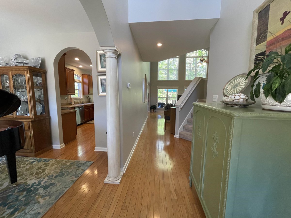 MollyP901's tweet photo. 6124 Aubrey Ranch Dr, Arlington, TN, 38002
4 bed | 3 bath 2898 Sq. Ft.
Active | 480000
https://t.co/Qw6aCieQLj
Professional pictures &amp; video coming soon! Beautiful Arlington home is move-in ready! This 2 story brick home features classic architecture &amp; a spacious driveway... https://t.co/7wffYk8TNt