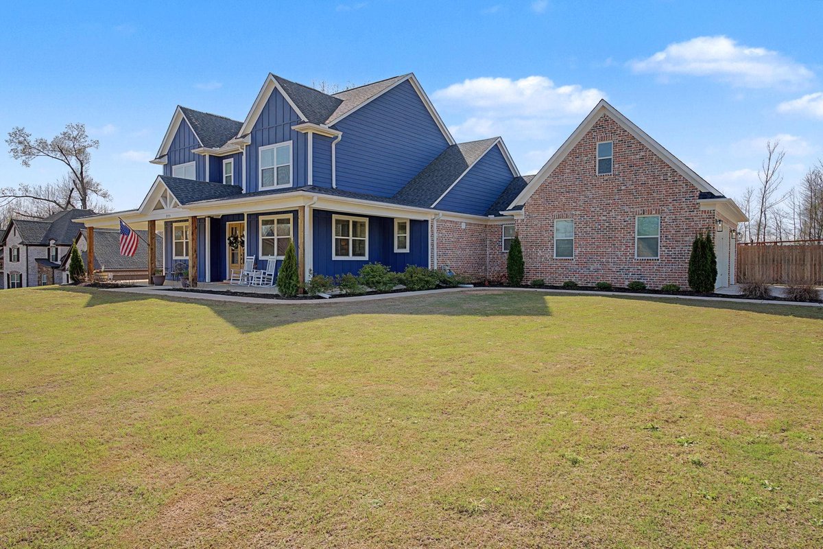 MollyP901's tweet photo. 2711 Turkey Creek Dr, Olive Branch, MS, 38654
4 bed | 3 bath 2906 Sq. Ft.
Active | 580000
https://t.co/cSowwSxhJ6
New list price! Beautiful farmhouse-style home built in 2023 featuring 4 bedrooms plus a finished bonus room and a spacious 3-car garage. Enjoy peaceful country... https://t.co/4nO1Hcd7yt