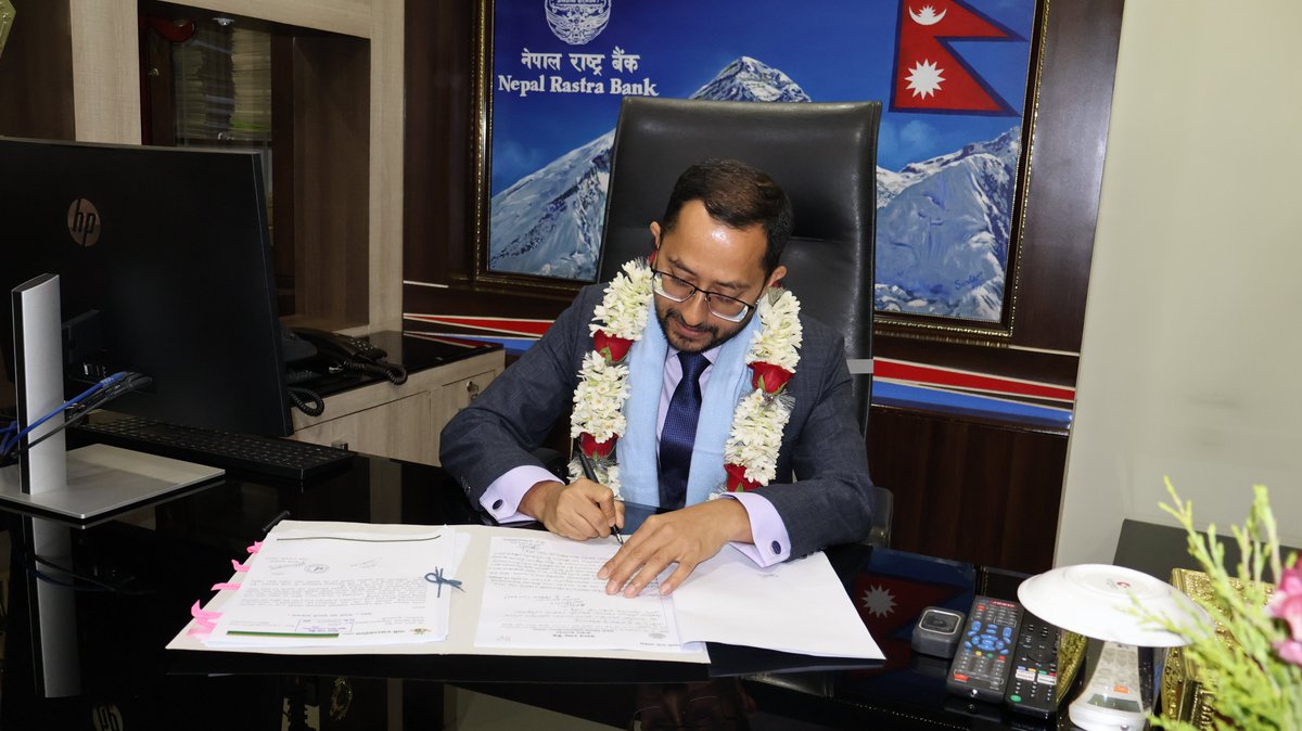 NepalRastraBank's tweet photo. नवनियुक्त डेपुटी गभर्नर पण्डितद्वारा शपथ ग्रहण र पदबहाली (प्रेस समाचारसहित) ।
https://t.co/2spWVoOqoj https://t.co/1UNV8k2XyB
