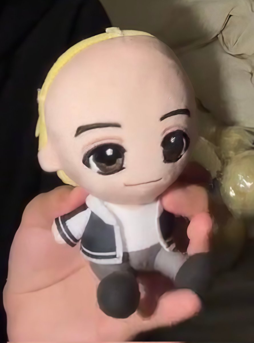 たかなし tweet media