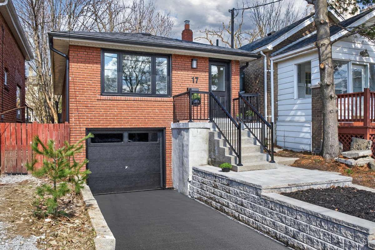 PorrettaGroup's tweet photo. JUST LISTED! 17 Alexander Street

Be the very first to enjoy this beautifully renovated bungalow! $999,000 https://t.co/Mdvdf5dgfa