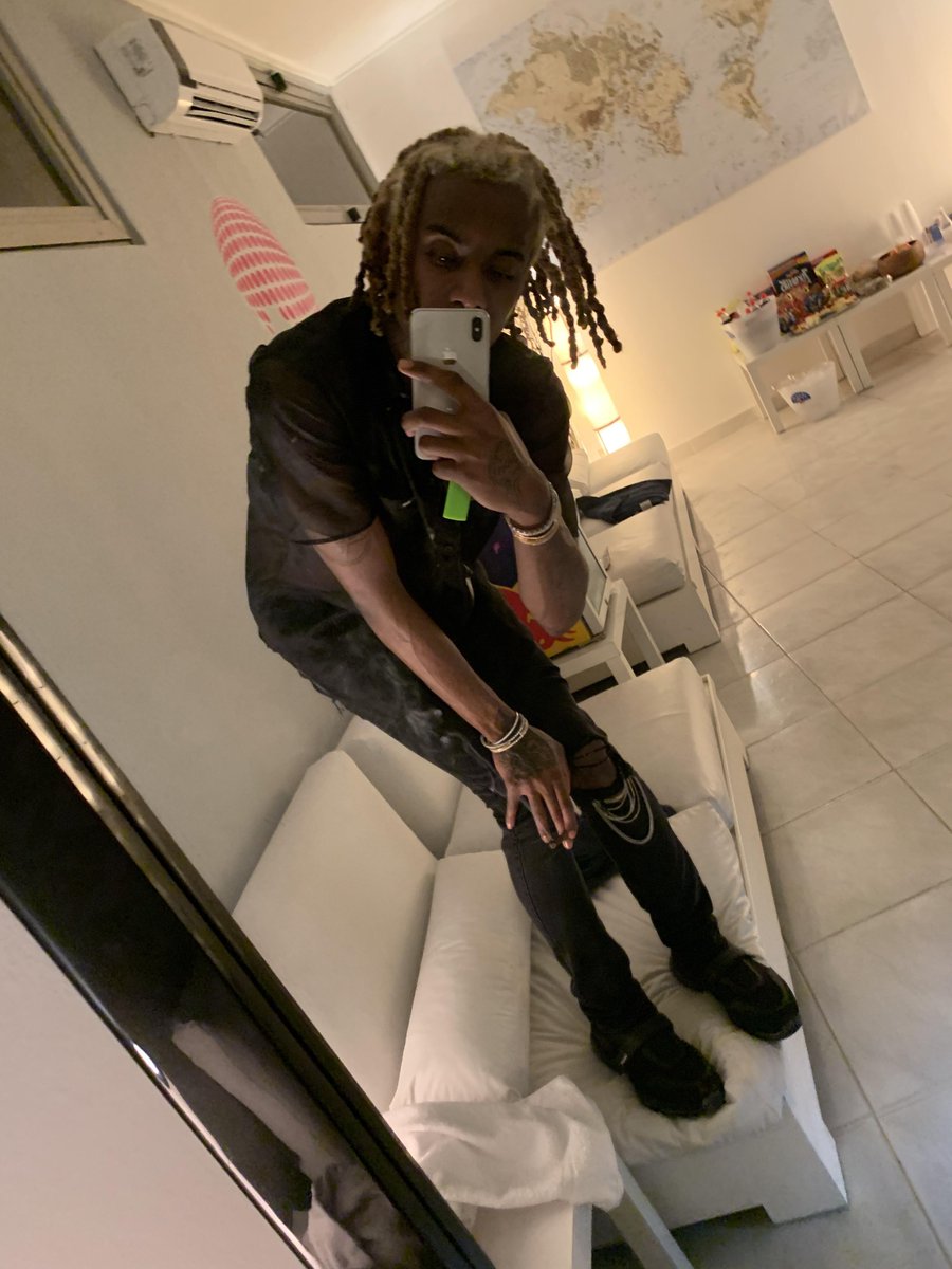 CelebsBlueprint's tweet photo. Random images from Playboi Carti’s leaked iCloud that I thought were interesting enough to share https://t.co/cy1RSVFn3i
