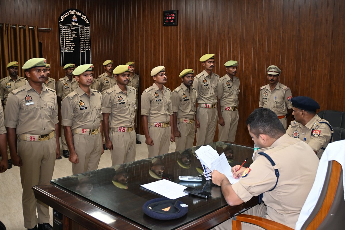 bandapolice's tweet photo. #bandapolice पुलिस अधीक्षक बांदा द्वारा प्रशिक्षण प्राप्त कर रहे प्रशिक्षुओं का किया गया साक्षात्कार । प्रशिक्षण के दौरान गुणवत्ता, अनुशासन व रिक्रूटों की गहन तैयारियों के बारे में निरीक्षण किया गया ।
#UPPolice 
#पलाश_बंसल https://t.co/VYQhNspgRY