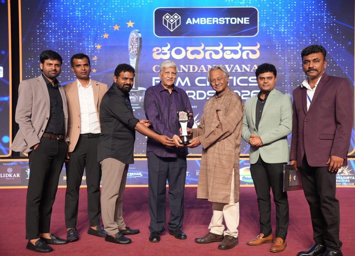AcademyCFC's tweet photo. The  Lifetime Achievement award given to S V Rajendra Singh Babu at the #AmberstoneChandanavanaFilmCriticsAwards2026

 Television Premiere Coming Soon!

#AmberstoneProperties
#AshwasuryaRealities #cfcaawards2026 https://t.co/nk9chMOGlo