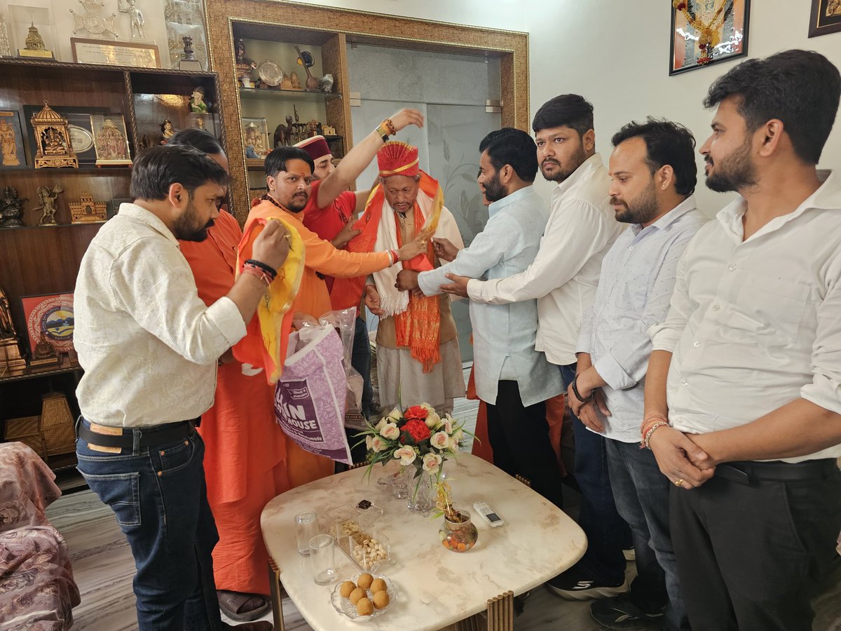 Tirath Singh Rawat (मोदी का परिवार) tweet media