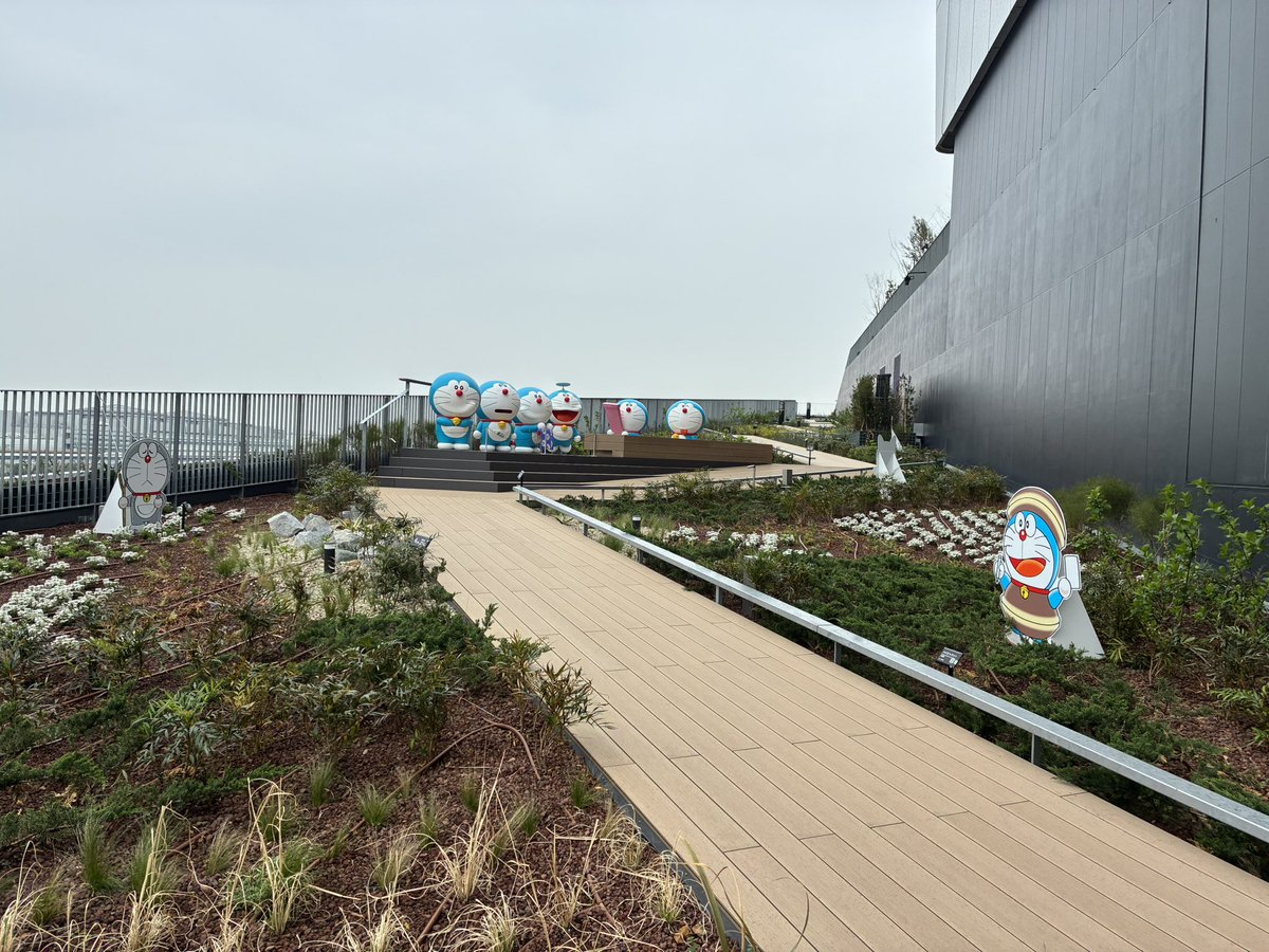 押入れの人 tweet media