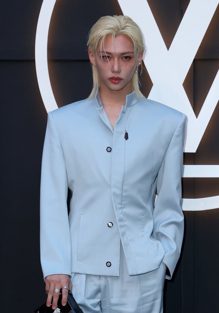 노미네 tweet media