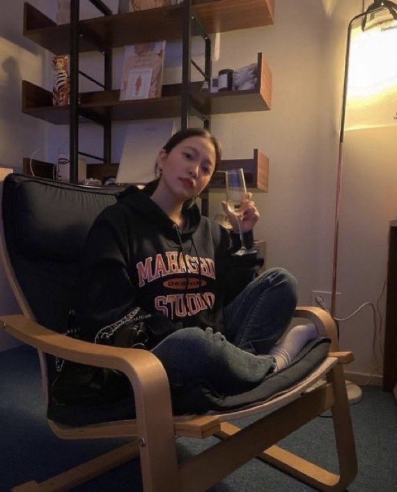 studio_doublep's tweet image. Mahagrid  hoodie สีกรมสกรีนโลโก้ด้านหน้าเชือกแทนนะคะ

 ✿ สภาพโดยรวม 9.5/10

 ✿  : อก  48 ยาว : 26

 ✿ ราคา 320.- ส่งฟรี