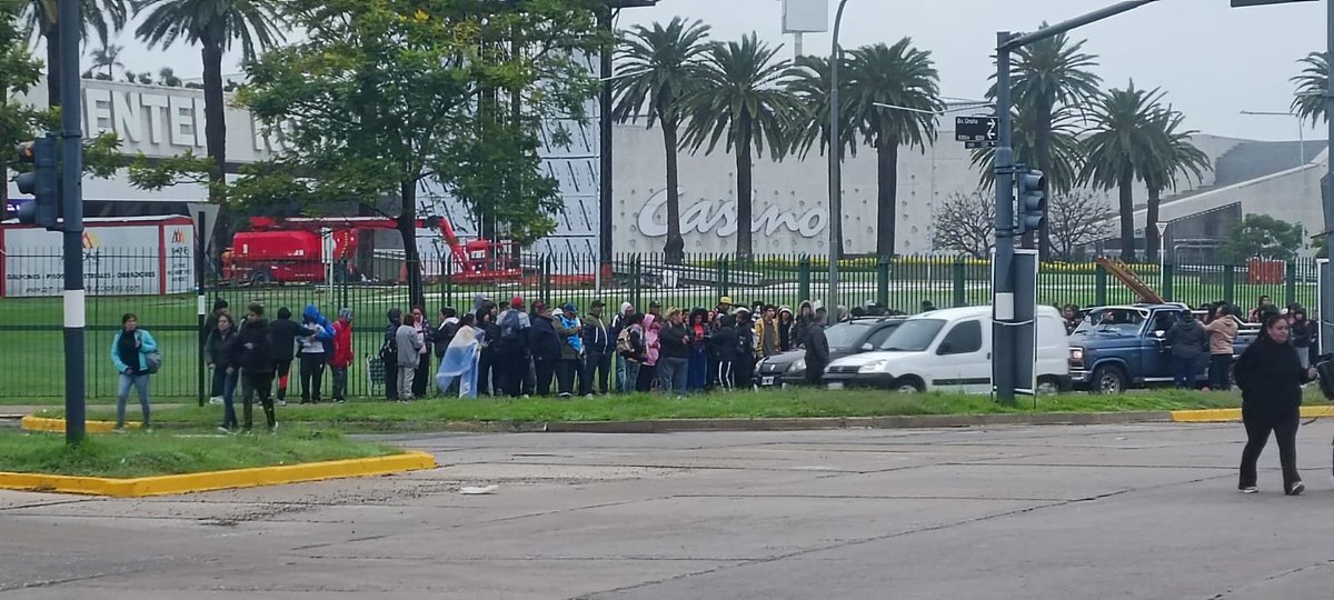 LT8 am830 tweet media