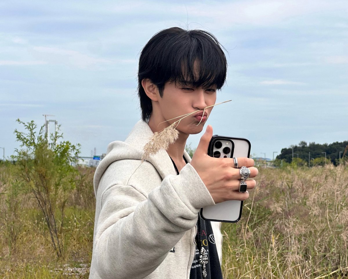 jiyus_6's tweet photo. @mahaekyuu thank you ya udah ngadain giveaway ini🤍 kebaikan kmu bener bener kerasa. semoga selalu dilancarin semuanya dan bahagia terus. appreciate you so much🫶🏻

ONE YEAR WITH THE FIRSTFRUIT
#TheFirstfruit1stAnniversary https://t.co/FslwlVF0ny