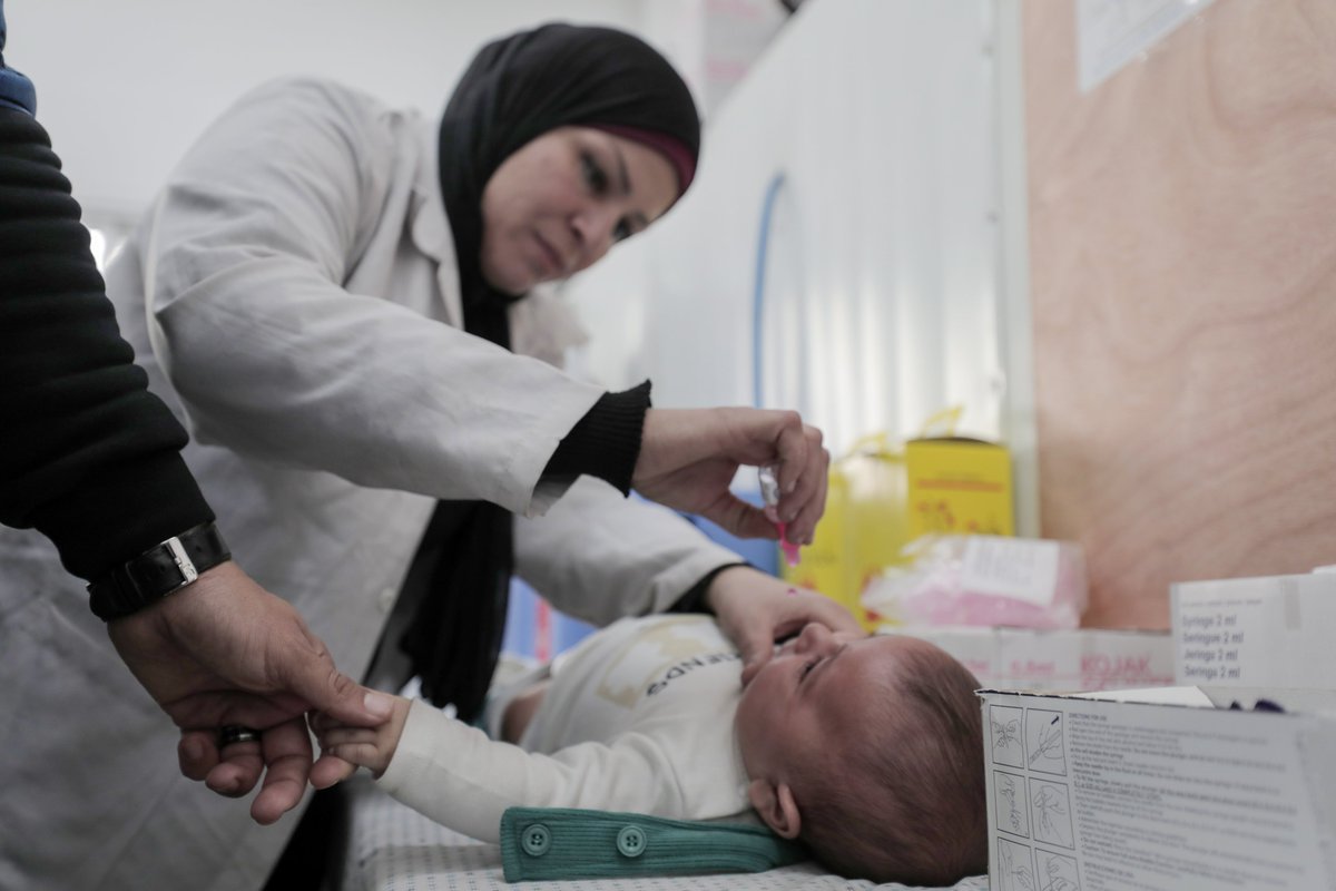 UNICEFpalestine's tweet image. Halfway through Gaza’s catch-up vaccination drive!

146 teams are delivering life-saving vaccines to #children under 3 across 129 sites.

Despite harsh weather, teams led by MoH with support of @UNICEF, @WHO and @UNRWA. reach children via fixed sites &amp;amp; mobile outreach.