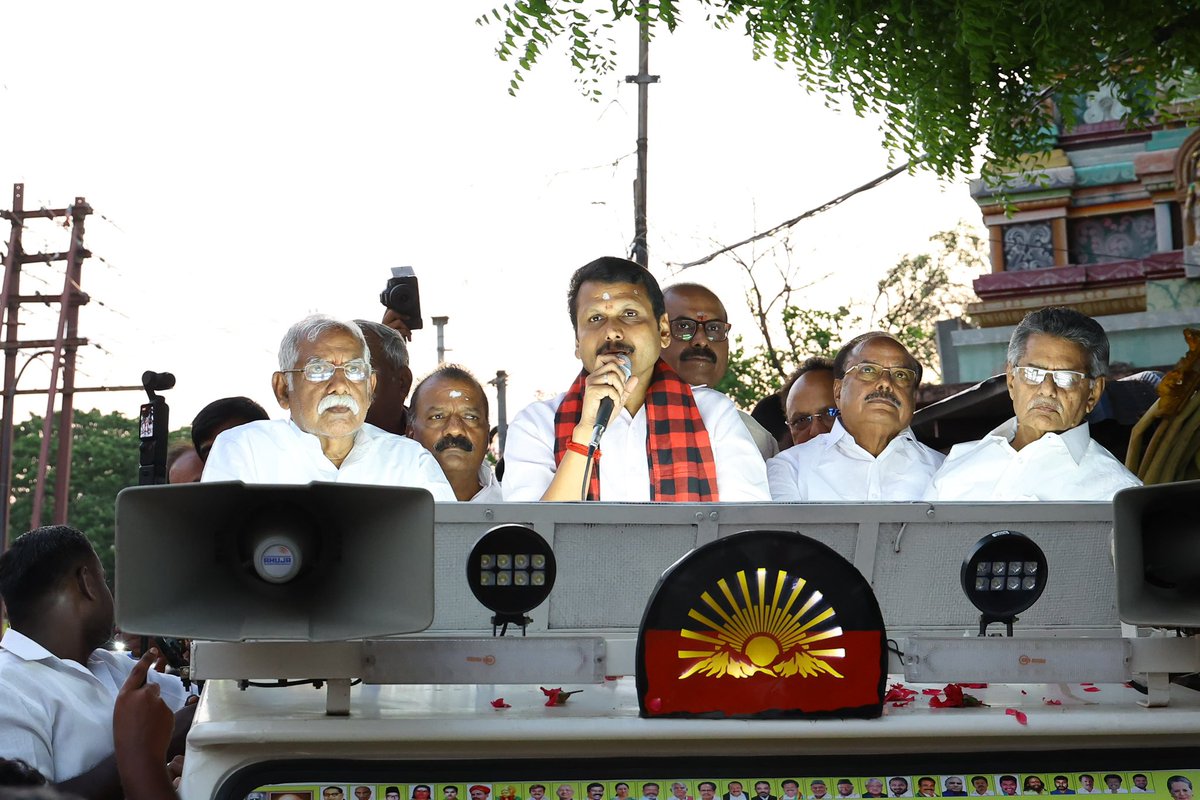V_Senthilbalaji's tweet photo. ஒரு கோடியே 31 லட்சம் சகோதரிகள் மாதம் தோறும் பெறும் கலைஞர் மகளிர் உரிமைத் தொகையானது 2000 ரூபாயாக உயர்த்தி வழங்கப்படும் என்று வாக்குறுதி வழங்கியுள்ள மாண்புமிகு தமிழ்நாடு முதலமைச்சர் தளபதி @mkstalin அவர்களின் நல்லாசிகளுடன், இன்று, கோவை மாவட்டம், கோவை தெற்கு சட்டமன்ற தொகுதி, காந்திபுரம் பகுதி, சித்தாபுதூர் VKK மேனன் சாலை பகுதியில் உதயசூரியன் சின்னத்திற்கு வாக்கு கேட்டு தேர்தல் பரப்புரை மேற்கொண்ட போது..

வாக்களிப்பீர் உதயசூரியன் 🌄 

#கோவை_தெற்கு
#VoteForDMK
#ஸ்டாலின்_தொடரட்டும்
#தமிழ்நாடு_வெல்லட்டும்