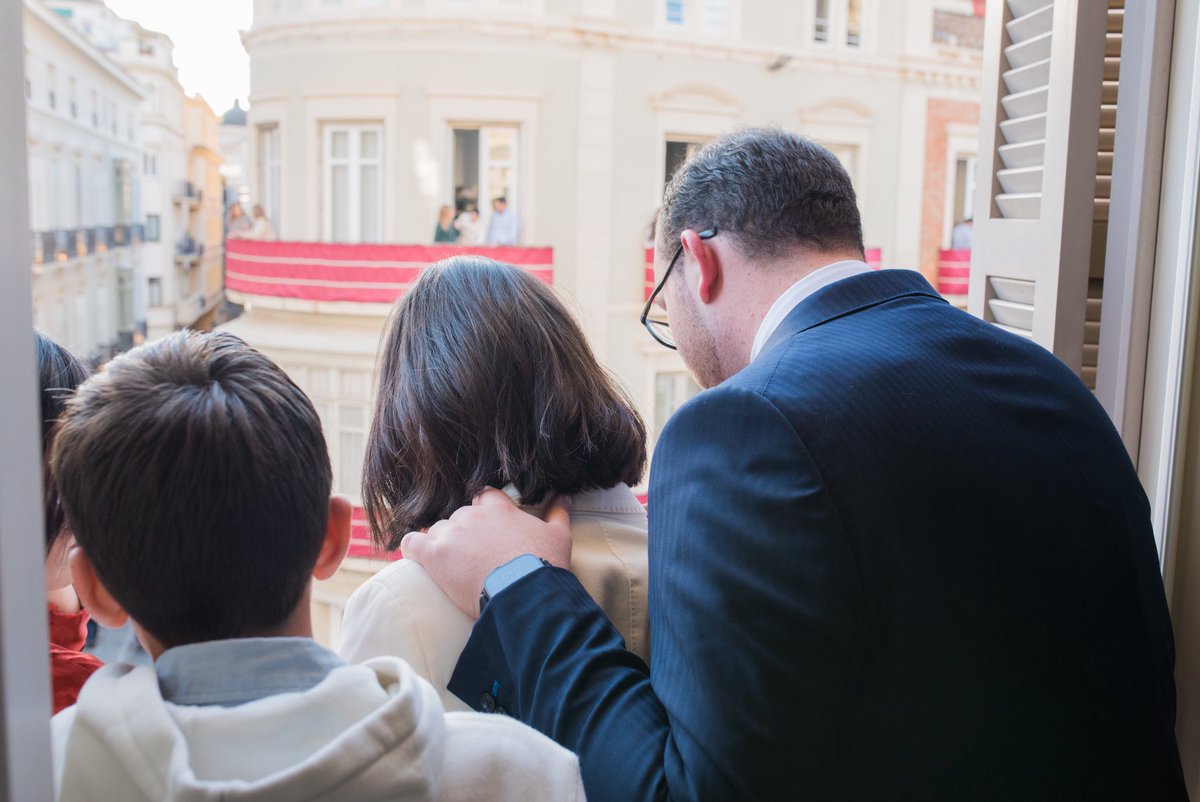 andresespildora's tweet photo. Fin a una #SemanaSanta inolvidable y al  Balcón de #AndrésEspíldora Semana Santa Málaga 2026. 

Concluye la semana más bonita del año, un tiempo donde la reflexión, la paz y la renovación se vuelve a reencontrar. 

#CofradíasMLG #SemanaSanta https://t.co/CDjm0D3zUB