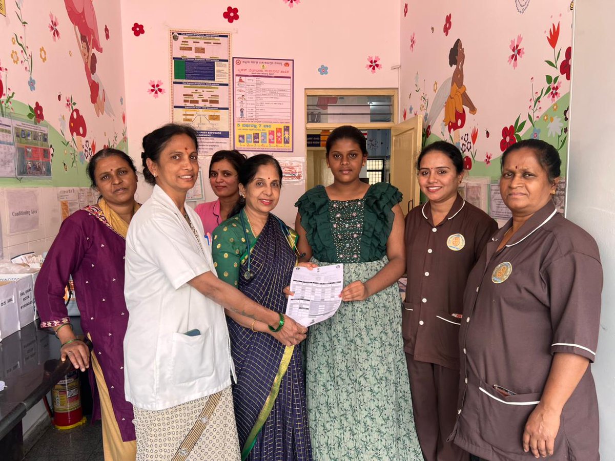 GBA_office's tweet photo. 📢 ಹೆಚ್.ಪಿ.ವಿ (HPV) ಲಸಿಕಾ ಅಭಿಯಾನ – ಜಿಬಿಎ 

👧 2562 ಹೆಣ್ಣು ಮಕ್ಕಳಿಗೆ ಈಗಾಗಲೇ ಲಸಿಕೆ ನೀಡಲಾಗಿದೆ

ಮಹಿಳೆಯರಲ್ಲಿ ಕಂಡುಬರುವ ಪ್ರಮುಖ ಕ್ಯಾನ್ಸರ್‌ಗಳಲ್ಲಿ ಗರ್ಭಕಂಠ ಕ್ಯಾನ್ಸರ್ ಪ್ರಮುಖವಾಗಿದೆ. ಈ ಕಾಯಿಲೆಗೆ ಮುಖ್ಯ ಕಾರಣವಾಗಿರುವ ಹ್ಯೂಮನ್ ಪ್ಯಾಪಿಲೋಮಾ ವೈರಸ್ (HPV) ಸೋಂಕಿನಿಂದ ರಕ್ಷಣೆ ಪಡೆಯಲು HPV ಲಸಿಕೆ ಅತ್ಯಂತ ಪರಿಣಾಮಕಾರಿ.

🌍 ವಿಶ್ವ ಆರೋಗ್ಯ ಸಂಸ್ಥೆ (WHO) 2030ರೊಳಗೆ 14 ವರ್ಷ ವಯಸ್ಸಿನ 90% ಹೆಣ್ಣು ಮಕ್ಕಳಿಗೆ HPV ಲಸಿಕೆ ನೀಡುವ ಗುರಿ ಹೊಂದಿದೆ.

🇮🇳 ಭಾರತ ಸರ್ಕಾರದ ಆರೋಗ್ಯ ಮತ್ತು ಕುಟುಂಬ ಕಲ್ಯಾಣ ಸಚಿವಾಲಯವು ಮಾರ್ಚ್ 26ರಿಂದ 14 ರಿಂದ 15 ವರ್ಷದ ಹೆಣ್ಣು ಮಕ್ಕಳಿಗೆ HPV ಲಸಿಕೆಯನ್ನು ಉಚಿತವಾಗಿ ನೀಡುವ ಕಾರ್ಯಕ್ರಮವನ್ನು ಪ್ರಾರಂಭಿಸಿದೆ.

🏥 ಜಿಬಿಎ ವ್ಯಾಪ್ತಿಯಲ್ಲಿ:

✅365 ವಾರ್ಡುಗಳಲ್ಲಿ ಅಭಿಯಾನ ನಡೆಯುತ್ತಿದೆ.
✅ಸುಮಾರು 1,18,339 ಹೆಣ್ಣು ಮಕ್ಕಳಿಗೆ ಲಸಿಕೆ ನೀಡುವ ಗುರಿ
✅145 ನಗರ ಪ್ರಾಥಮಿಕ ಆರೋಗ್ಯ ಕೇಂದ್ರಗಳಲ್ಲಿ ಲಸಿಕಾಕರಣ ವ್ಯವಸ್ಥೆ
✅ ಈಗಾಗಲೇ 2562 ಹೆಣ್ಣು ಮಕ್ಕಳಿಗೆ ಲಸಿಕೆ ನೀಡಲಾಗಿದ್ದು, ಯಾವುದೇ ಅಡ್ಡ ಪರಿಣಾಮಗಳು ವರದಿಯಾಗಿಲ್ಲ.

👨‍👩‍👧 ಪೋಷಕರು ಯಾವುದೇ ತಪ್ಪು ನಂಬಿಕೆಗಳು ಅಥವಾ ಸಾಮಾಜಿಕ ಜಾಲತಾಣಗಳಲ್ಲಿ ಹರಡುವ ಸುಳ್ಳು ಮಾಹಿತಿಗಳಿಗೆ ಒಳಗಾಗದೆ, 14 ರಿಂದ 15 ವರ್ಷದ ಎಲ್ಲಾ ಹೆಣ್ಣು ಮಕ್ಕಳಿಗೂ HPV ಲಸಿಕೆ ಹಾಕಿಸಲು ಸಮೀಪದ ಆರೋಗ್ಯ ಕೇಂದ್ರಗಳನ್ನು ಸಂಪರ್ಕಿಸುವಂತೆ ವಿನಂತಿ.

📄 ಲಸಿಕಾಕರಣದ ನಂತರ ಇ-ಪ್ರಮಾಣಪತ್ರ ನೀಡಲಾಗುತ್ತದೆ.

🌐 U-WIN ಪೋರ್ಟಲ್‌ನಲ್ಲಿ ನೋಂದಣಿ ಮಾಡಿ:
https://t.co/ODizxY2qWD

💬 “ಭವಿಷ್ಯದಲ್ಲಿ ಹೆಣ್ಣು ಮಕ್ಕಳ ಸದೃಢ ಆರೋಗ್ಯಕ್ಕಾಗಿ – ಹೆಚ್.ಪಿ.ವಿ (HPV) ಲಸಿಕೆ ತಪ್ಪದೇ ಹಾಕಿಸಿ.”

#GreaterBengaluruAuthority #gbachiefcommissioner #hpvawareness #HPV #HPVPrevention #DKShivakumar #healthcare 
@DKShivakumar