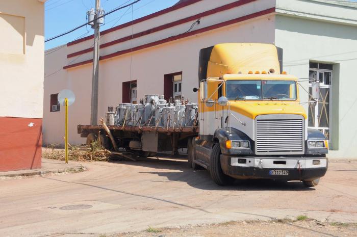 minint_cuba's tweet photo. Firmeza judicial contra el sabotaje al programa energético de #Cuba.
Cuando personas inescrupulosas sustraen componentes de parques fotovoltaicos y grupos electrógenos, afectando al Sistema Electroenergético Nacional, estos hechos tipifican como delito de sabotaje. https://t.co/a2eiXiA3lZ