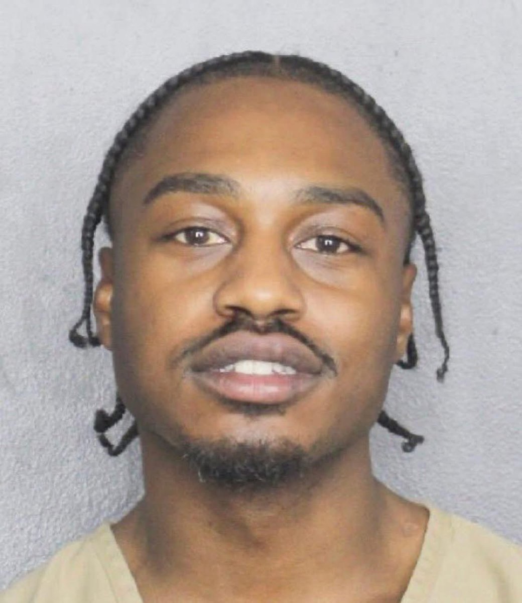 allhailroyaltyy's tweet image. Ceddy Nash says Lil Tjay allegedly shot Offset in the butt after Offset reportedly beat up Lil Tjay at the Hard Rock and then started walking off, which is when Tjay shot him 👀😳 see mugshot below ⬇️ 

#offset #liltjay #offsetshot