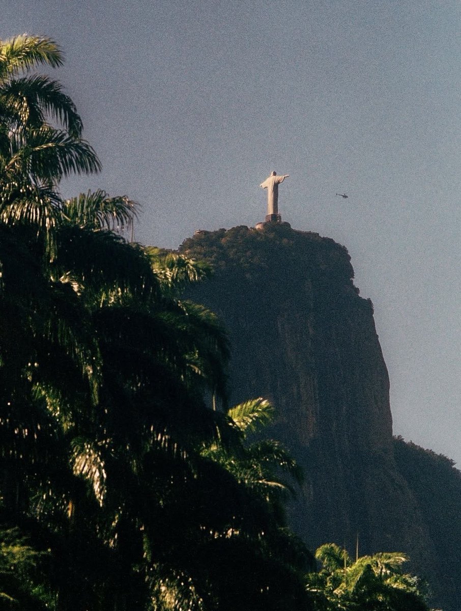 East’on tweet media